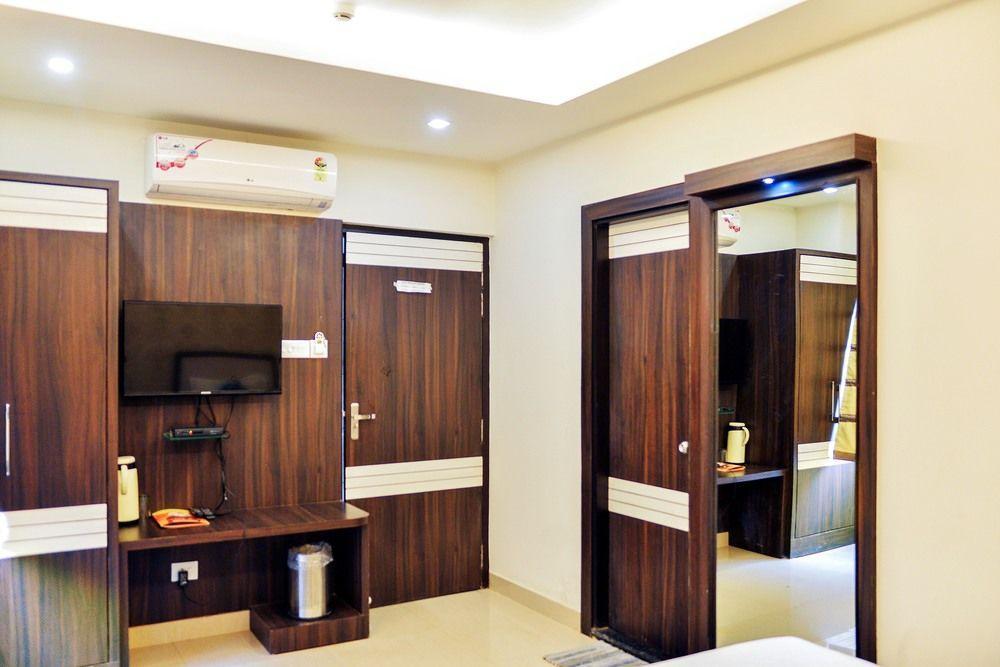 ורנאסי Hotel Janki International By Keymagics מראה חיצוני תמונה