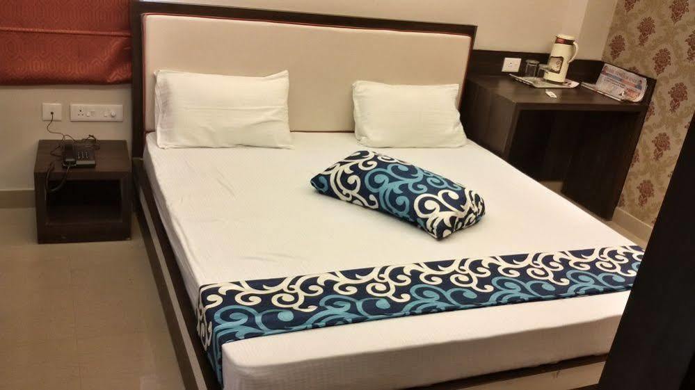 ורנאסי Hotel Janki International By Keymagics מראה חיצוני תמונה