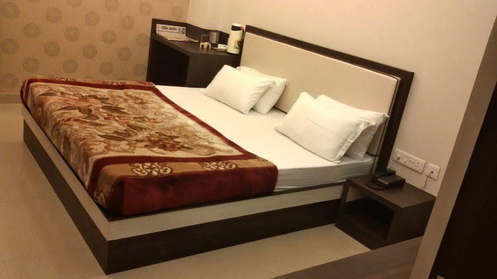 ורנאסי Hotel Janki International By Keymagics מראה חיצוני תמונה
